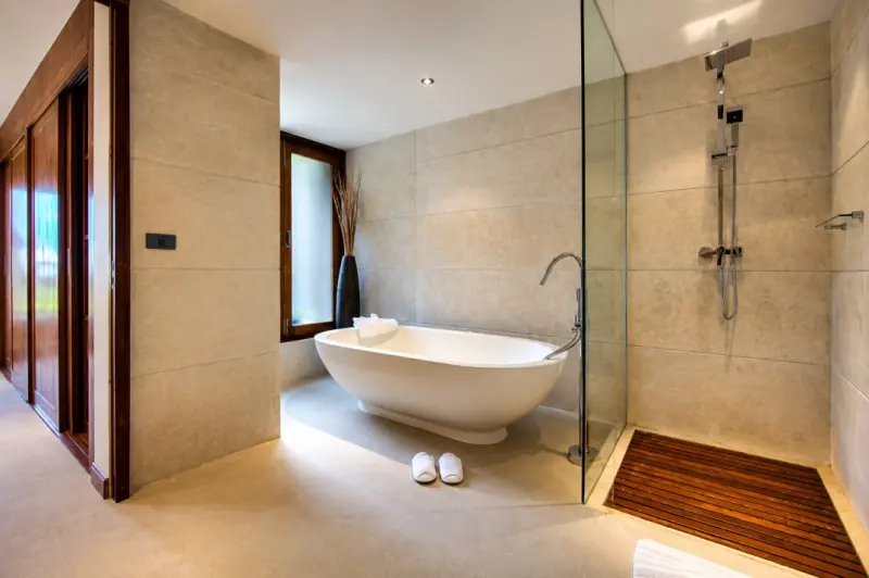 bathroom with bathtub