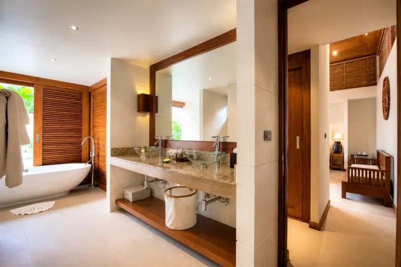 luxury villa bathroom