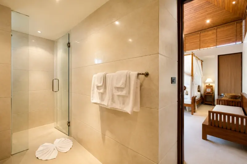 villa shower room