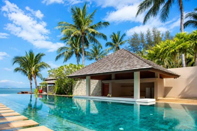swim up pool bar