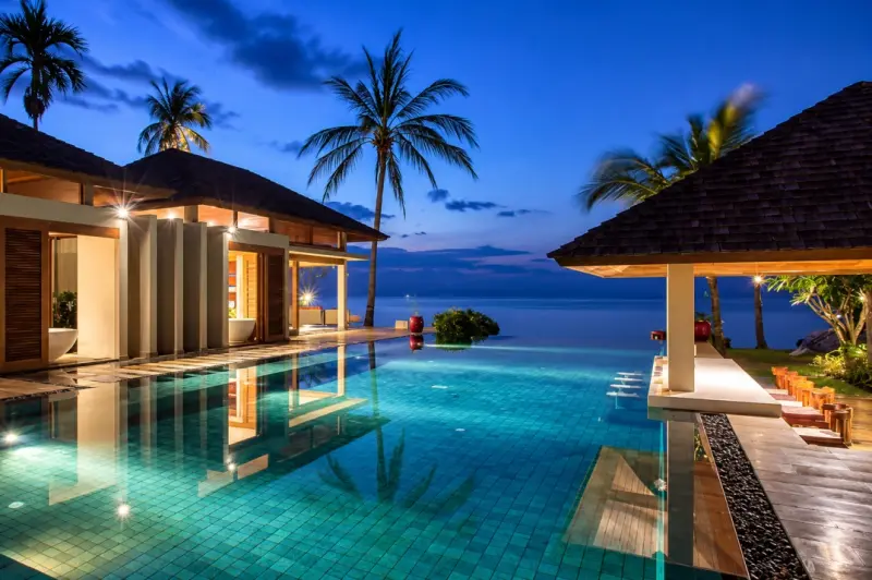 beachfront pool bar