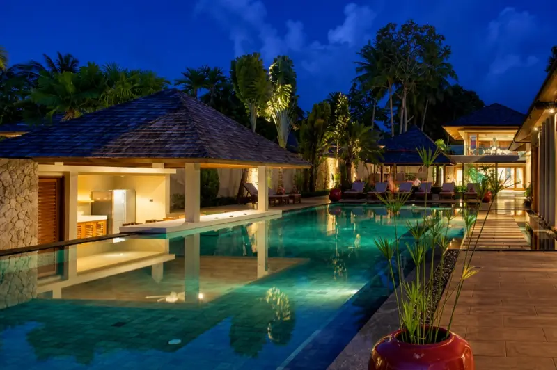 luxury pool bar