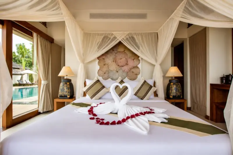 Izba Villa Ayundra v Villa Ayundra Co.,Ltd. – luxury bedroom Koh Samui